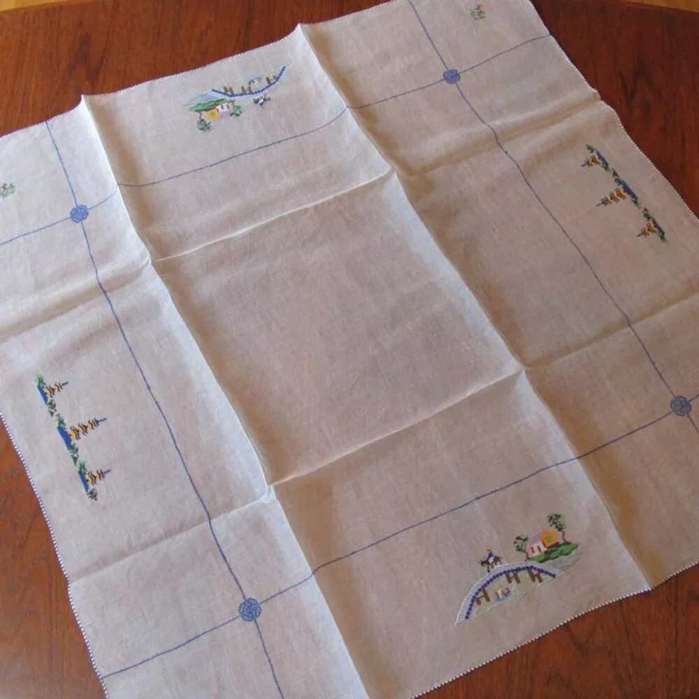 Vintage Chinese Embroidered Tablecloth & 4 Napkin Set - Linen from Asia